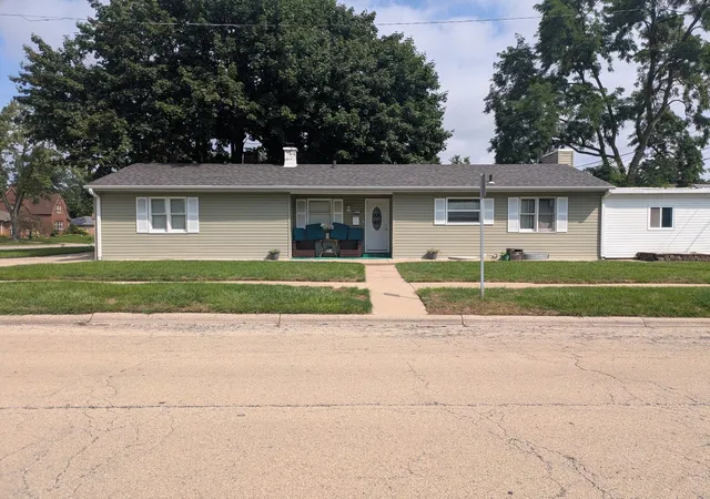 Photo 1 of Single family home for sale at 1818 W Monroe St, Waukegan, IL 60085 | MLS# 12737595 | Listing updated on 2026-08-25