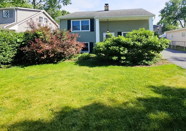 Photo 1 of Single family home for sale at 618 W Comstock Ave, Elmhurst, IL 60126 | MLS# 12737609 | Listing updated on 2026-08-25