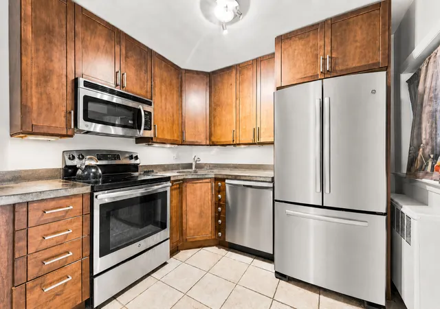 5th image of 630 Hull Ter, Evanston, IL 60202
