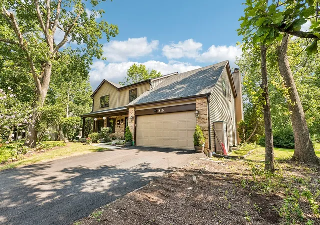 2nd image of 816 Bonnie Brae Ln, Bolingbrook, IL 60440 | MLS# 12737643
