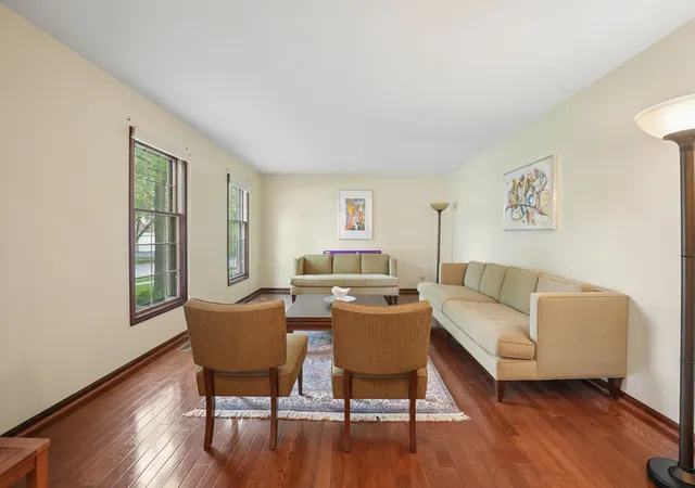 2nd image of 837 Heatherstone Dr, Schaumburg, IL 60173 | MLS# 12737657