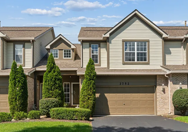 Townhouse for sale at 2752 Whitlock Dr, Darien, IL 60561 | MLS# 12737671