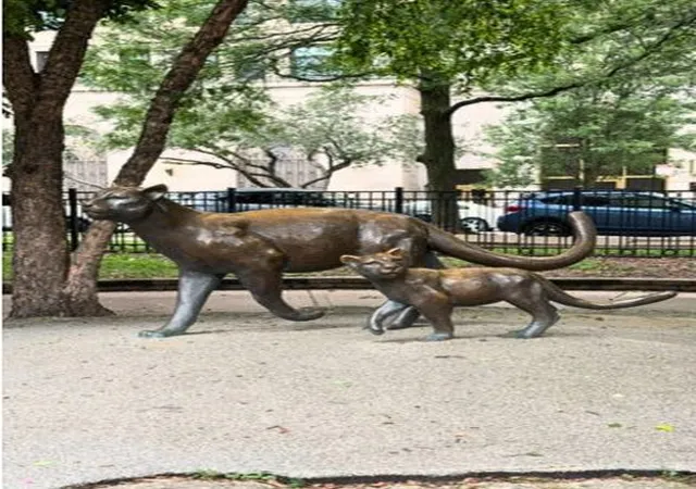Listing Photo 2 - Condo for sale in building located at 2100 N Lincoln Park W Ave, Chicago, IL 60614 - Unit #7FN