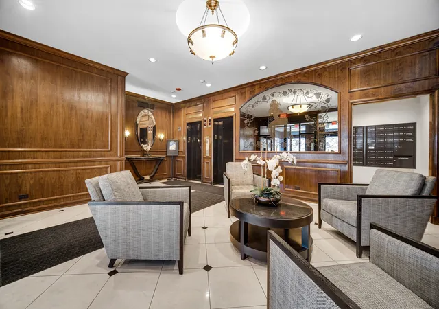 Listing Photo 3 - Condo for sale in building located at 2100 N Lincoln Park W Ave, Chicago, IL 60614 - Unit #7FN
