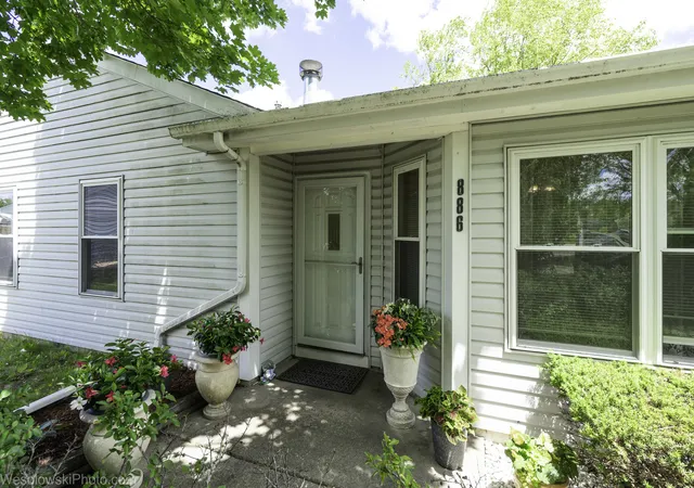 1st image of 886 Quincy Ct, Island Lake, IL 60042 | MLS# 12737694