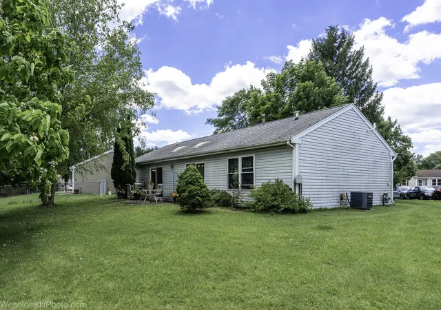 2nd image of 886 Quincy Ct, Island Lake, IL 60042 | MLS# 12737694