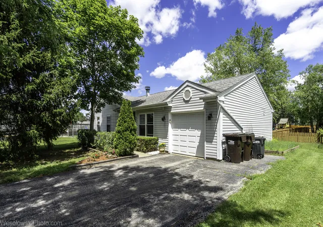 3rd image of 886 Quincy Ct, Island Lake, IL 60042 | MLS# 12737694