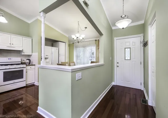 4th image of 886 Quincy Ct, Island Lake, IL 60042 | MLS# 12737694