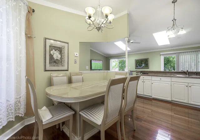 5th image of 886 Quincy Ct, Island Lake, IL 60042 | MLS# 12737694
