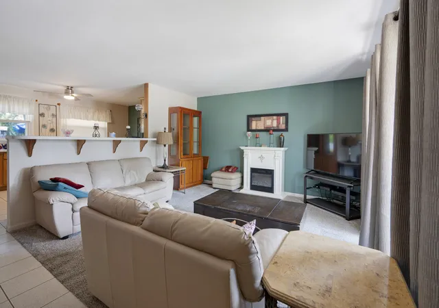 5th image of 560 W Berkley Ln, Hoffman Estates, IL 60169 | MLS# 12737706