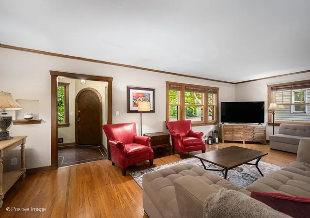 4th image of 1170 Logan Ave, Elgin, IL 60120 | MLS# 12737835