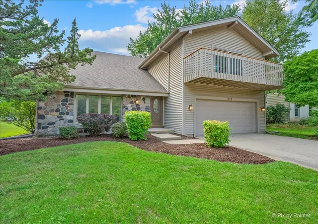 2nd image of 852 Woodmar Dr, Crystal Lake, IL 60014 | MLS# 12737842
