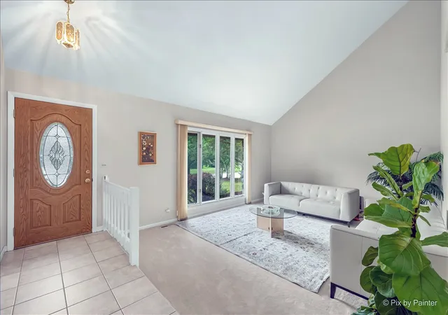 image of 852 Woodmar Dr, Crystal Lake, IL 60014 | MLS# 12737842