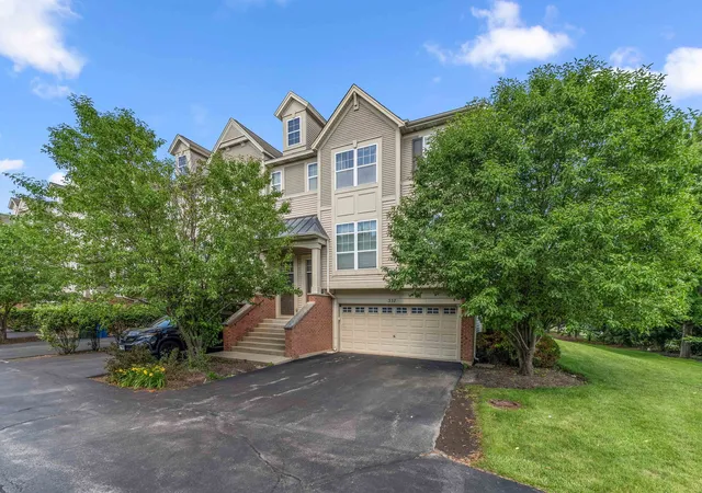 image of 337 N Commerce St, Aurora, IL 60504 | MLS# 12737860