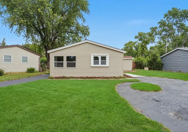 3rd image of 693 Minerva Ave, Wauconda, IL 60084 | MLS# 12737868