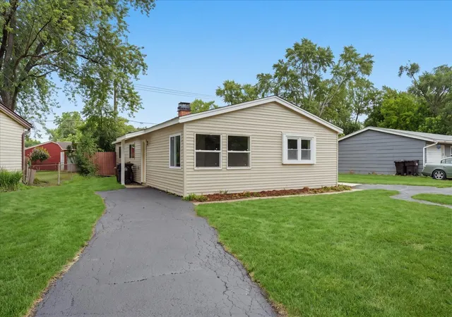 4th image of 693 Minerva Ave, Wauconda, IL 60084 | MLS# 12737868