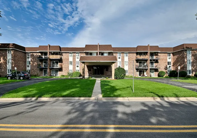 Photo 1 of Condo for sale at 850 S Lorraine Rd #3E, Wheaton, IL 60189 | MLS# 12737880 | Listing updated on 2026-08-26