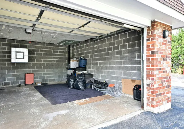 Listing Photo 2 - Condo for sale in building located at 850 S Lorraine Rd S, Wheaton, IL 60189 - Unit #3E