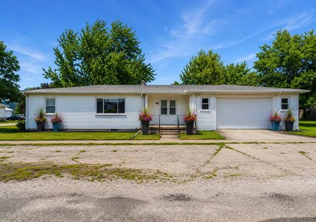 1st image of 100 E Lincoln Dr, Cooksville, IL 61730 | MLS# 12737895