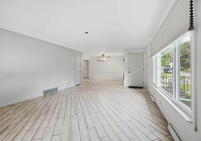 5th image of 100 E Lincoln Dr, Cooksville, IL 61730 | MLS# 12737895