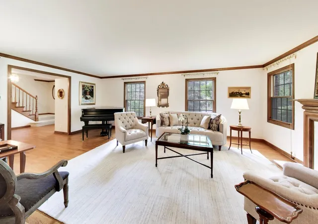 Photo 3 of Sale Pending at 1041 Havenwood Ln, Lake Forest, IL 60045 | MLS# 12737925 | Listing updated on 2026-09-07