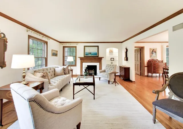 Photo 4 of Sale Pending at 1041 Havenwood Ln, Lake Forest, IL 60045 | MLS# 12737925 | Listing updated on 2026-09-07