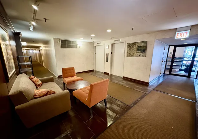 5th image of 701 Forum Sq, Glenview, IL 60025