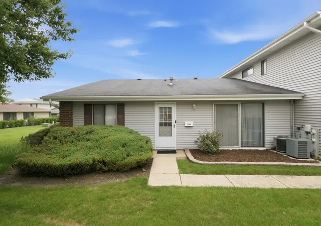 1st image of 1344 Wakeby Ln #434, Schaumburg, IL 60193 | MLS# 12737943