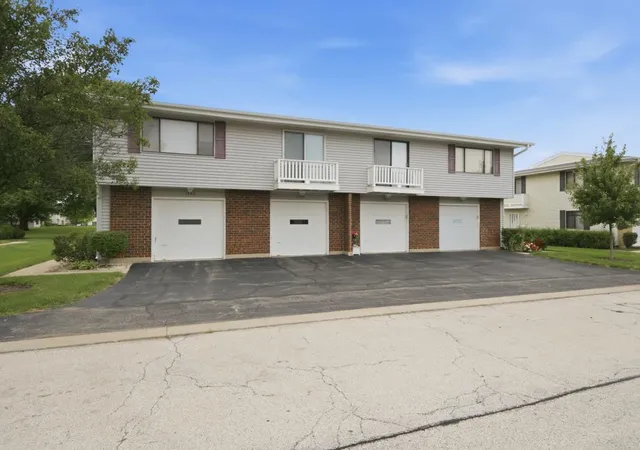 3rd image of 1344 Wakeby Ln, Schaumburg, IL 60193