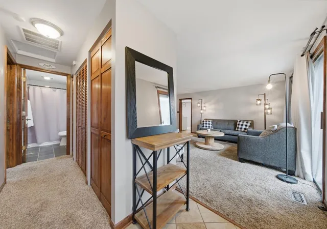 4th image of 1344 Wakeby Ln, Schaumburg, IL 60193