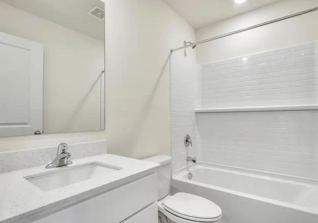 17th image of 438 Lakeshore Ct, St. Charles, IL 60174 | MLS# 12737985