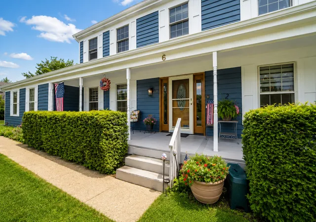 Photo 2 of Single family home for sale at 6 Heather Ln, Hawthorn Woods, IL 60047 | MLS# 12737988 | Listing updated on 2026-09-09