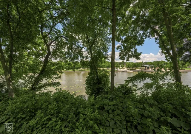 2nd image of 218 N Water St, Batavia, IL 60510