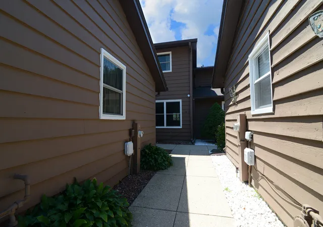 3rd image of 9925 Amanda Ln, Algonquin, IL 60102 | MLS# 12738011