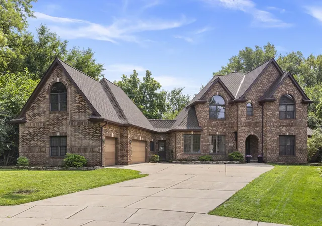 Photo 1 of Single family home for sale at 1524 Lloyd Ct, Wheaton, IL 60189 | MLS# 12738033 | Listing updated on 2026-08-26