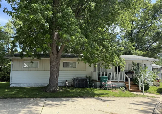 1st image of 224 Big Peninsula Rd, Elgin, IL 60123 | MLS# 12738045