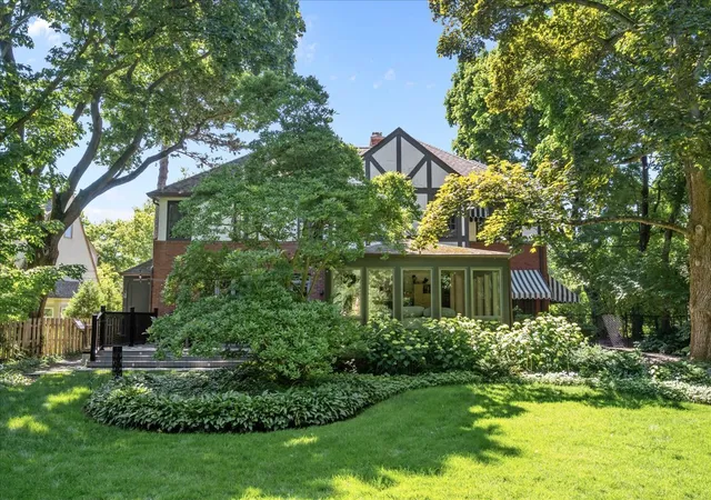 Photo 2 of Sale Pending at 1620 Ravine Ter, Highland Park, IL 60035 | MLS# 12738056 | Listing updated on 2026-09-23