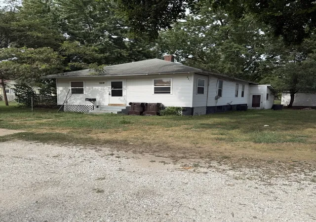 Photo 1 of Sale Pending at 717 Railroad St, Beardstown, IL 62618 | MLS# 12738068 | Listing updated on 2026-08-28