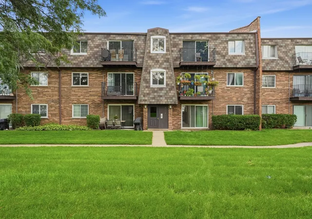1st image of 9388 Bay Colony Dr, Des Plaines, IL 60016