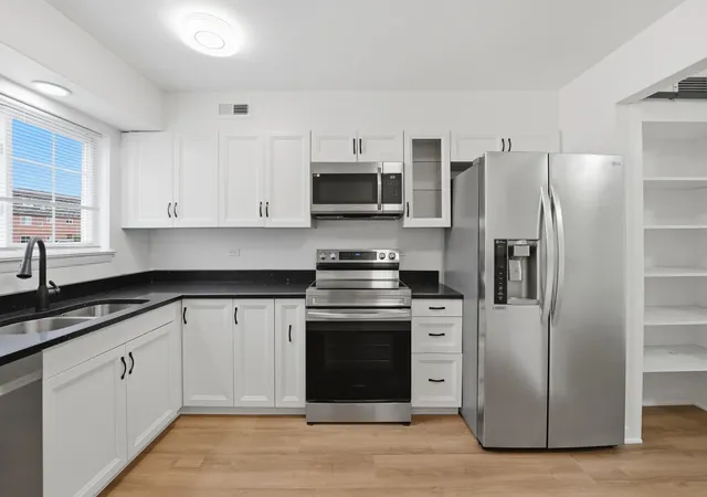 5th image of 9388 Bay Colony Dr, Des Plaines, IL 60016