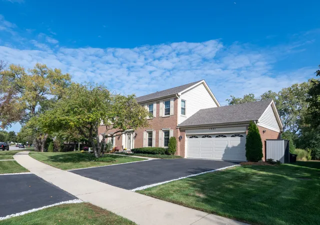2nd image of 1351 Callen Ln, Des Plaines, IL 60016 | MLS# 12738146