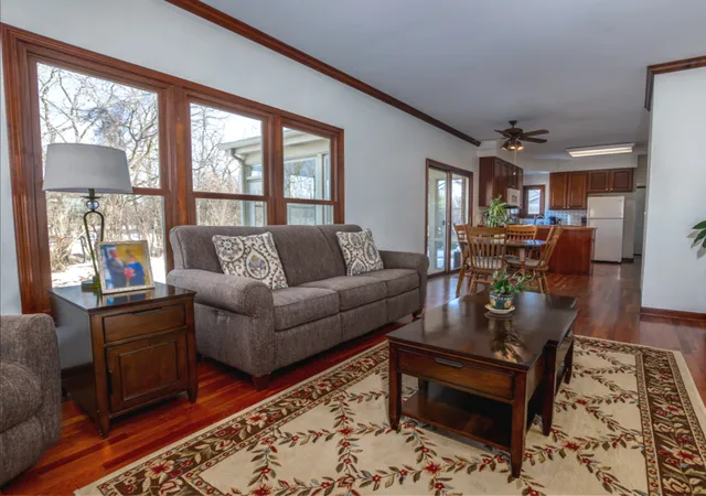 4th image of 1351 Callen Ln, Des Plaines, IL 60016 | MLS# 12738146