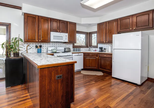 5th image of 1351 Callen Ln, Des Plaines, IL 60016 | MLS# 12738146