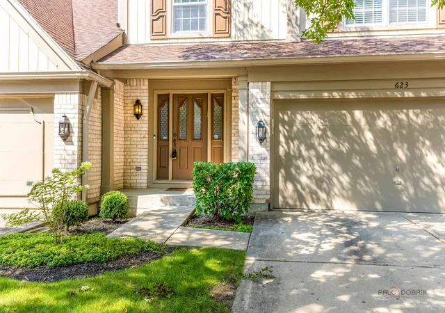 Photo 2 of Townhouse for sale at 623 Cherbourg Ct N, Buffalo Grove, IL 60089 | MLS# 12738151 | Listing updated on 2026-09-02