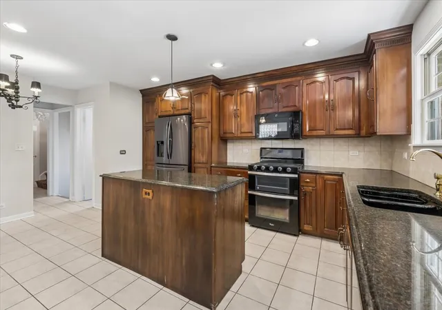 Photo 4 of Single family home for sale at 6533 N Christiana Ave, Lincolnwood, IL 60712 | MLS# 12738160 | Listing updated on 2026-08-26