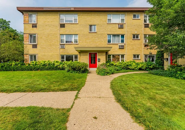 1st image of 2123 Howard St #1H, Evanston, IL 60202 | MLS# 12738168