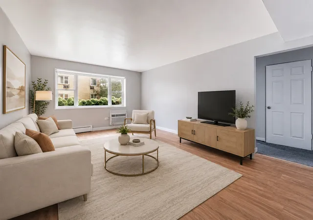 2nd image of 2123 Howard St #1H, Evanston, IL 60202 | MLS# 12738168