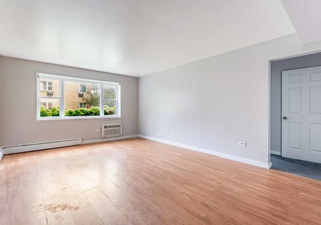 Photo 3 of Sale Pending at 2123 Howard St #1H, Evanston, IL 60202 | MLS# 12738168 | Listing updated on 2026-08-29