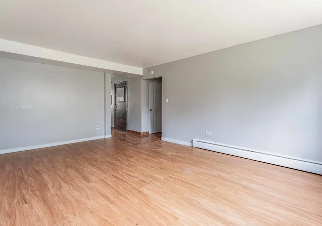 Listing Photo 5 - Condo for sale in building located at 2123 Howard St, Evanston, IL 60202 - Unit #1H