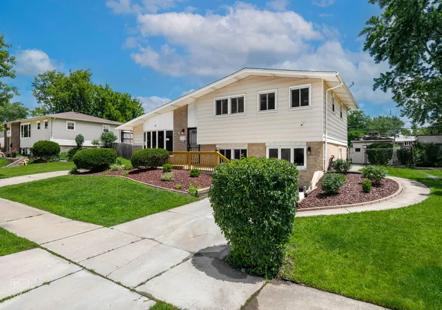 Photo 1 of Single family home for sale at 14825 Parkside Ave, Oak Forest, IL 60452 | MLS# 12738178 | Listing updated on 2026-08-26